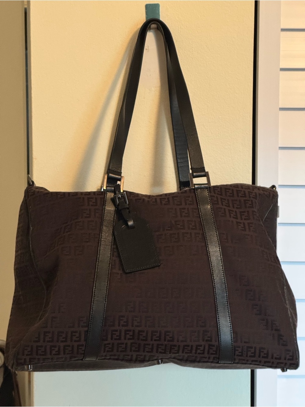 โ๏ธโ๏ธโ๏ธ new Saleโผ๏ธFendi tote or small duffle Sooooo. Gooood!โ๏ธโ๏ธโ๏ธ